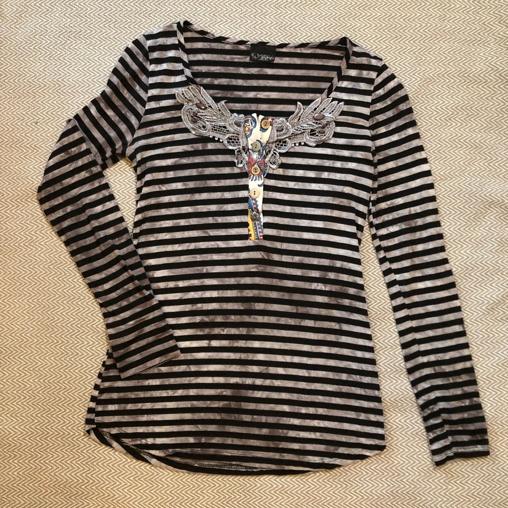 Long Sleeve T-Shirt w/embellishment, Size Small